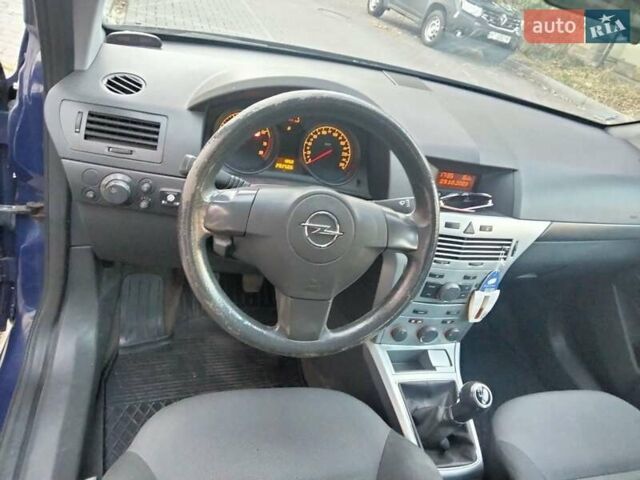 Опель Астра 2012 у Івано-Франківську на Automoto.ua Синій Опель Астра, об'ємом двигуна 1.6 л та пробігом 194 тис. км за 6600 $, фото 5 на Automoto.ua