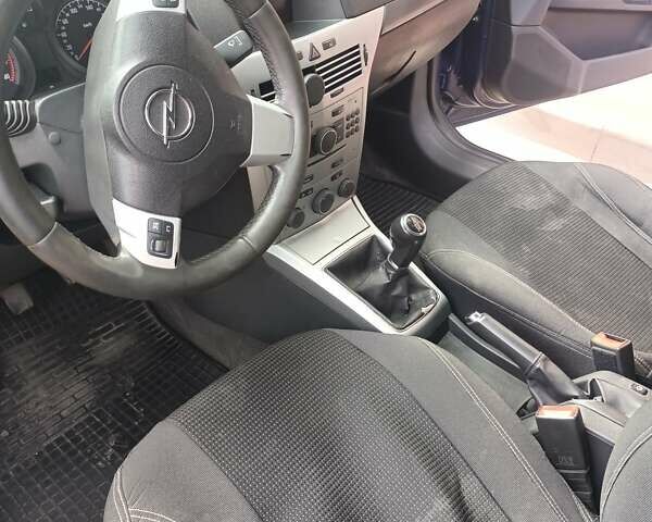 Синий Опель Астра, объемом двигателя 1.6 л и пробегом 150 тыс. км за 6700 $, фото 4 на Automoto.ua