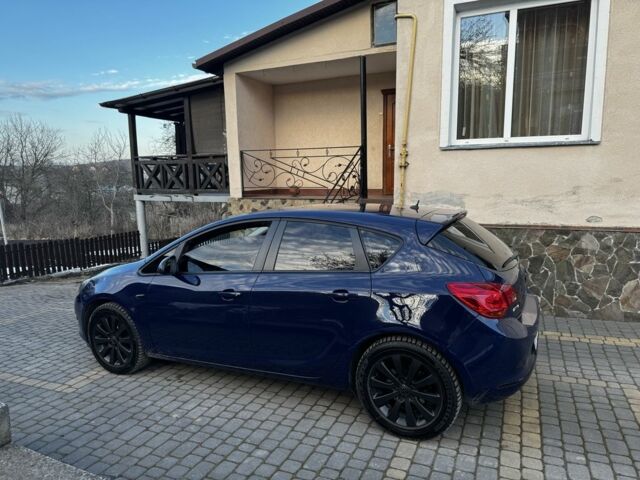 Синий Опель Астра, объемом двигателя 1.7 л и пробегом 236 тыс. км за 6500 $, фото 4 на Automoto.ua