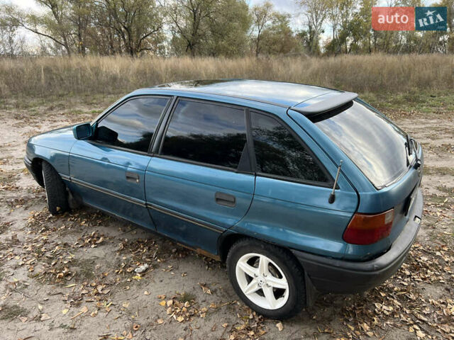 Синий Опель Астра, объемом двигателя 1.8 л и пробегом 321 тыс. км за 1250 $, фото 4 на Automoto.ua