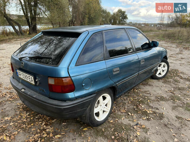 Синий Опель Астра, объемом двигателя 1.8 л и пробегом 321 тыс. км за 1250 $, фото 3 на Automoto.ua