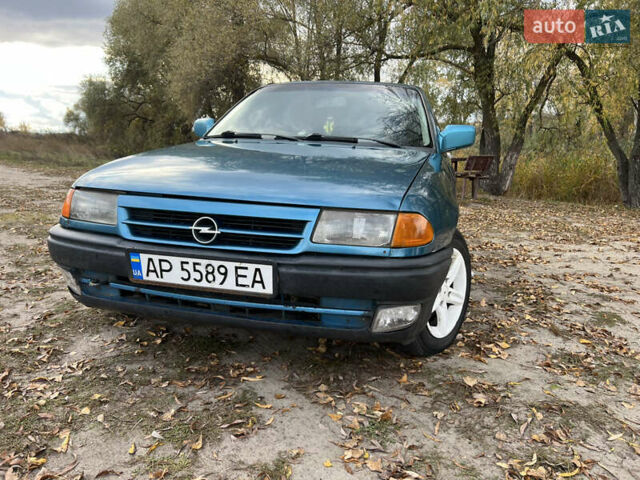 Синий Опель Астра, объемом двигателя 1.8 л и пробегом 321 тыс. км за 1250 $, фото 1 на Automoto.ua