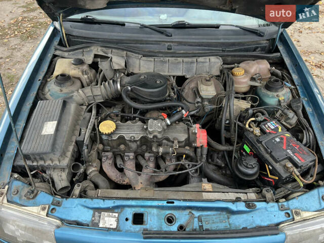 Синий Опель Астра, объемом двигателя 1.8 л и пробегом 321 тыс. км за 1250 $, фото 6 на Automoto.ua