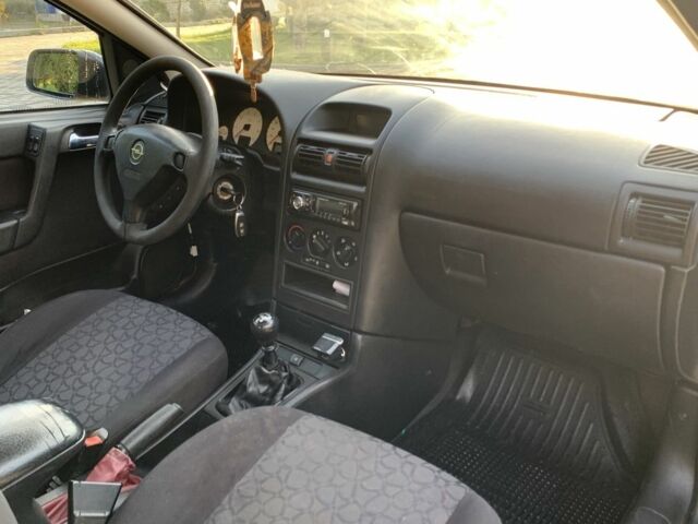 Синий Опель Астра, объемом двигателя 1.8 л и пробегом 270 тыс. км за 1350 $, фото 7 на Automoto.ua