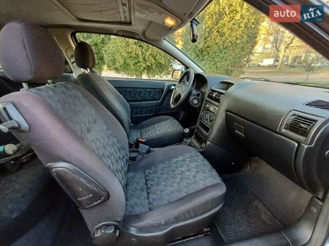 Синий Опель Астра, объемом двигателя 1.7 л и пробегом 310 тыс. км за 2300 $, фото 9 на Automoto.ua