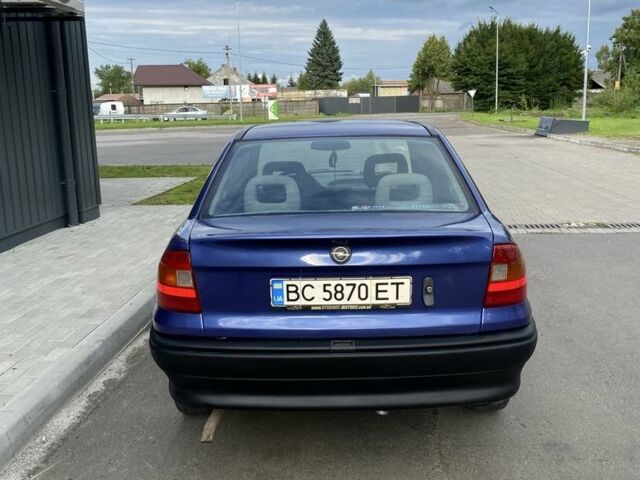 Синий Опель Астра, объемом двигателя 1.4 л и пробегом 250 тыс. км за 1300 $, фото 4 на Automoto.ua