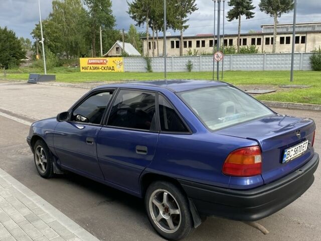 Синий Опель Астра, объемом двигателя 1.4 л и пробегом 250 тыс. км за 1300 $, фото 5 на Automoto.ua