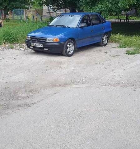 Синий Опель Астра, объемом двигателя 1.6 л и пробегом 350 тыс. км за 1400 $, фото 1 на Automoto.ua