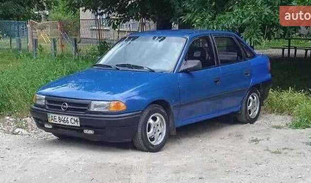 Синий Опель Астра, объемом двигателя 1.6 л и пробегом 350 тыс. км за 1400 $, фото 2 на Automoto.ua