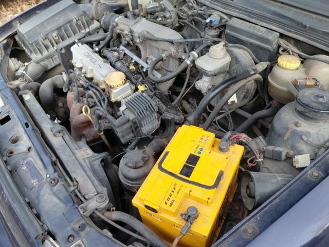 Синий Опель Астра, объемом двигателя 1.6 л и пробегом 324 тыс. км за 1800 $, фото 4 на Automoto.ua