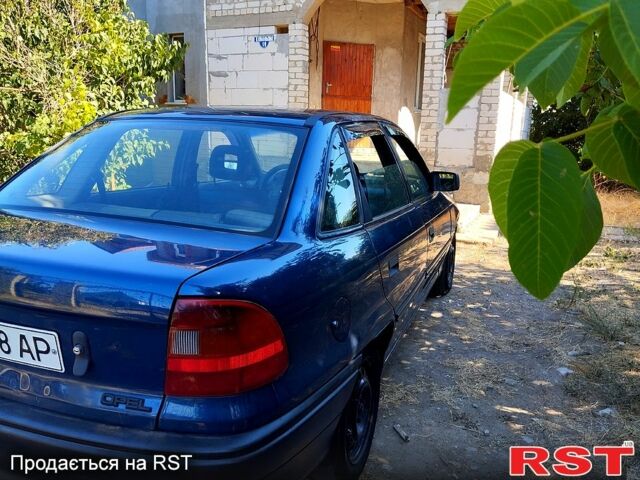 Синий Опель Астра, объемом двигателя 1.6 л и пробегом 250 тыс. км за 1300 $, фото 1 на Automoto.ua