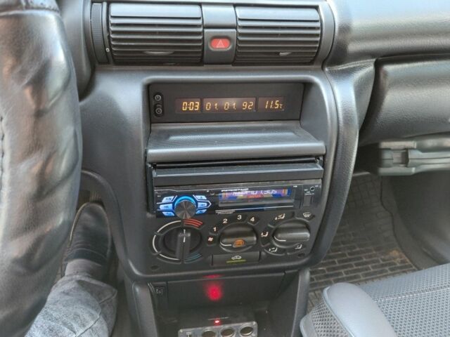 Синий Опель Астра, объемом двигателя 1.6 л и пробегом 324 тыс. км за 1800 $, фото 5 на Automoto.ua