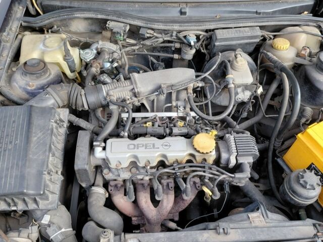 Синий Опель Астра, объемом двигателя 1.6 л и пробегом 324 тыс. км за 1800 $, фото 9 на Automoto.ua