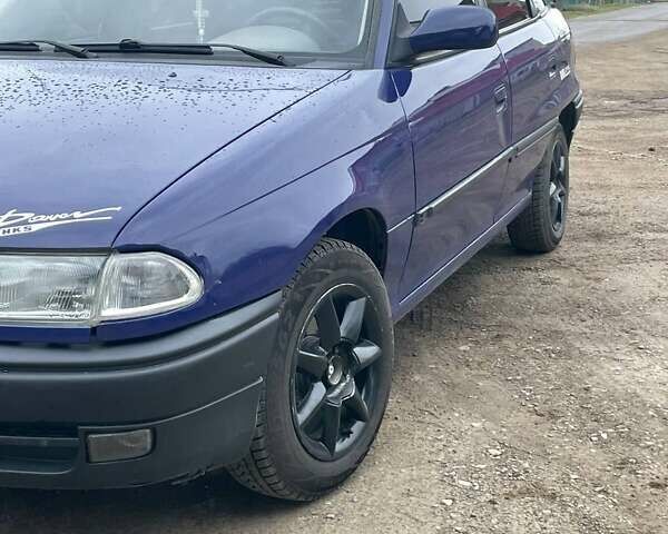 Синий Опель Астра, объемом двигателя 1.4 л и пробегом 300 тыс. км за 1400 $, фото 5 на Automoto.ua