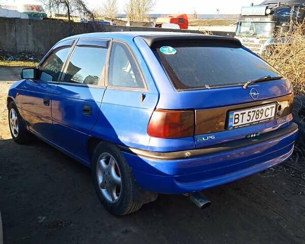 Синий Опель Астра, объемом двигателя 1.6 л и пробегом 350 тыс. км за 2300 $, фото 3 на Automoto.ua