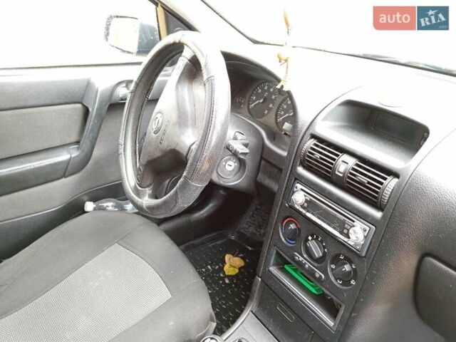 Синий Опель Астра, объемом двигателя 1.4 л и пробегом 110 тыс. км за 2500 $, фото 2 на Automoto.ua