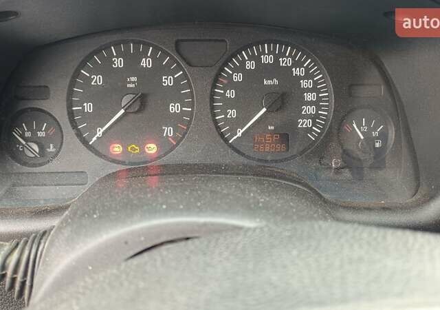 Синий Опель Астра, объемом двигателя 1.36 л и пробегом 268 тыс. км за 4000 $, фото 11 на Automoto.ua