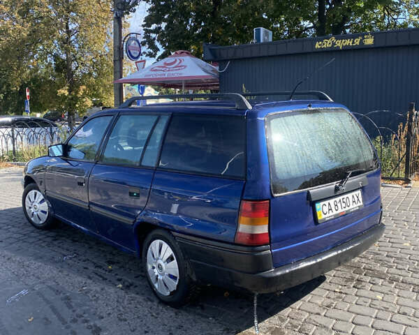 Синий Опель Астра, объемом двигателя 1.6 л и пробегом 333 тыс. км за 1250 $, фото 4 на Automoto.ua