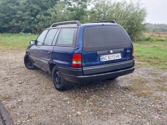 Синий Опель Астра, объемом двигателя 1.6 л и пробегом 250 тыс. км за 900 $, фото 3 на Automoto.ua