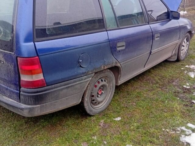 Синий Опель Астра, объемом двигателя 1.8 л и пробегом 300 тыс. км за 1050 $, фото 7 на Automoto.ua