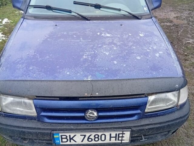 Синий Опель Астра, объемом двигателя 1.8 л и пробегом 300 тыс. км за 1050 $, фото 5 на Automoto.ua