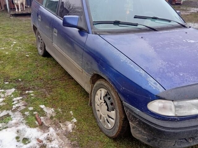 Синий Опель Астра, объемом двигателя 1.8 л и пробегом 300 тыс. км за 1050 $, фото 2 на Automoto.ua