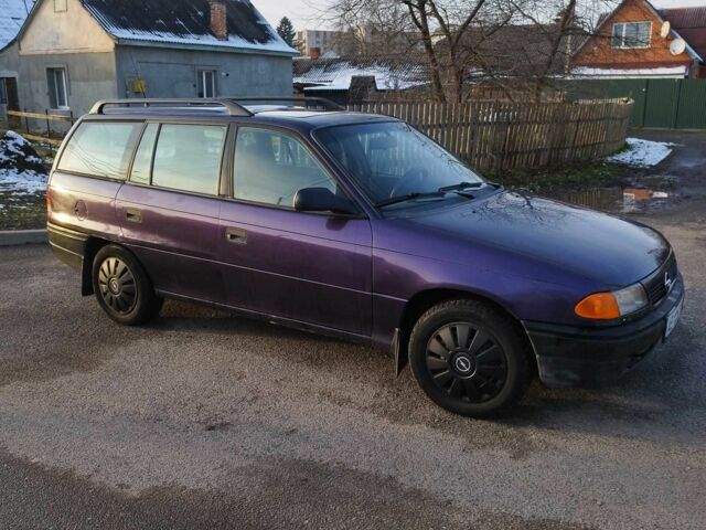 Синий Опель Астра, объемом двигателя 1.7 л и пробегом 308 тыс. км за 2150 $, фото 1 на Automoto.ua