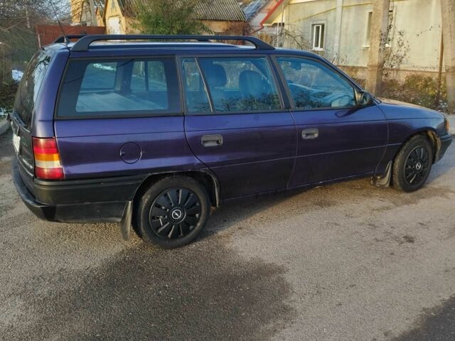 Синий Опель Астра, объемом двигателя 1.7 л и пробегом 308 тыс. км за 2150 $, фото 3 на Automoto.ua