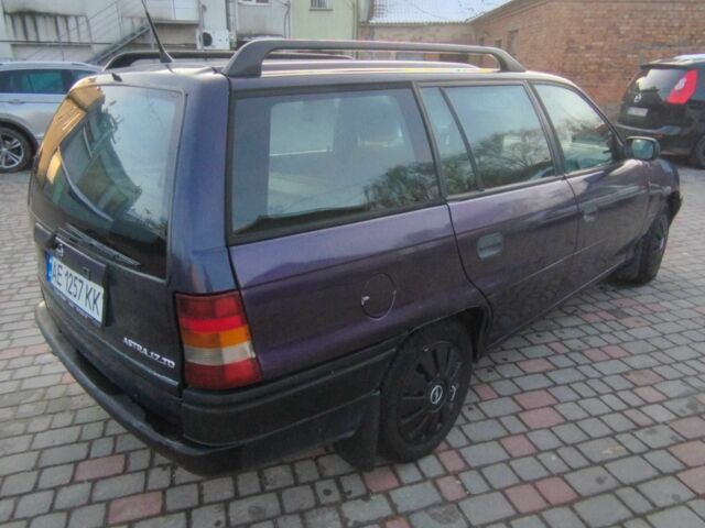 Синий Опель Астра, объемом двигателя 1.7 л и пробегом 308 тыс. км за 2150 $, фото 14 на Automoto.ua