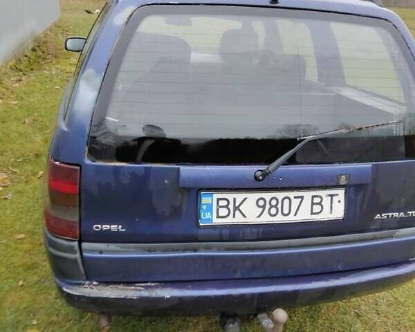 Синий Опель Астра, объемом двигателя 1.7 л и пробегом 377 тыс. км за 1350 $, фото 1 на Automoto.ua