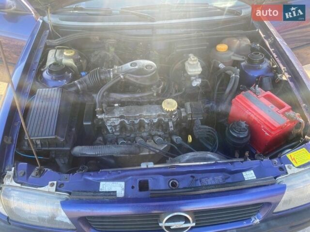 Синий Опель Астра, объемом двигателя 1.6 л и пробегом 329 тыс. км за 1250 $, фото 7 на Automoto.ua