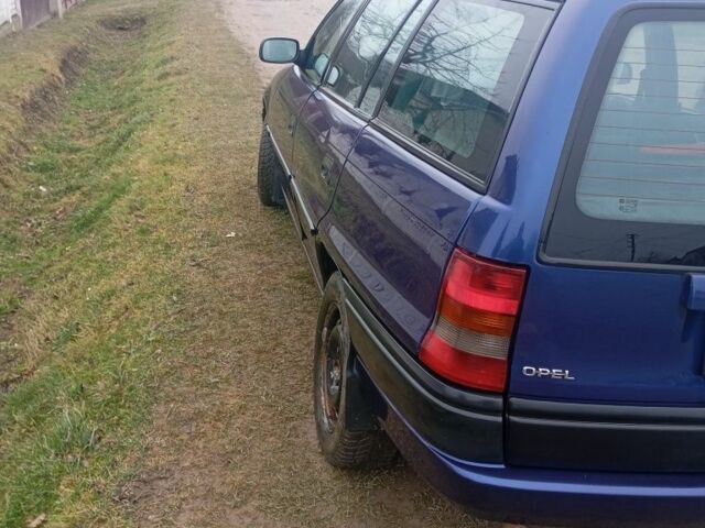 Синий Опель Астра, объемом двигателя 1.6 л и пробегом 278 тыс. км за 1550 $, фото 4 на Automoto.ua