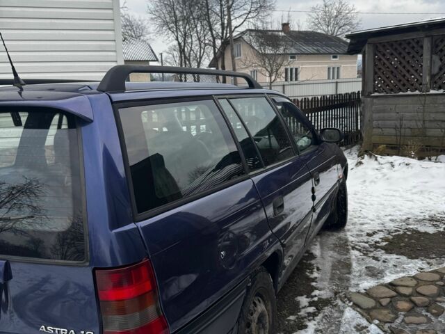 Синий Опель Астра, объемом двигателя 1.6 л и пробегом 200 тыс. км за 1700 $, фото 2 на Automoto.ua