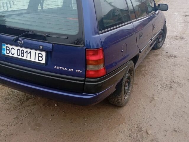 Синий Опель Астра, объемом двигателя 1.6 л и пробегом 278 тыс. км за 1550 $, фото 2 на Automoto.ua