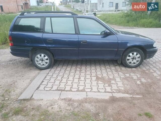 Синий Опель Астра, объемом двигателя 1.6 л и пробегом 374 тыс. км за 2100 $, фото 2 на Automoto.ua