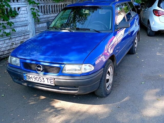 Синий Опель Астра, объемом двигателя 1.7 л и пробегом 300 тыс. км за 2200 $, фото 2 на Automoto.ua