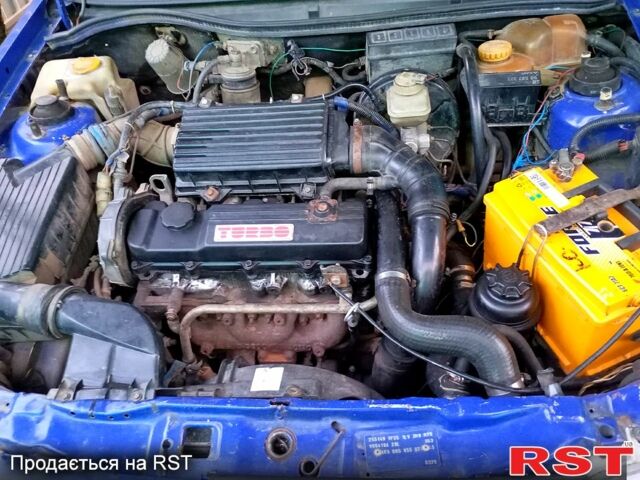 Синий Опель Астра, объемом двигателя 1.7 л и пробегом 300 тыс. км за 2200 $, фото 3 на Automoto.ua