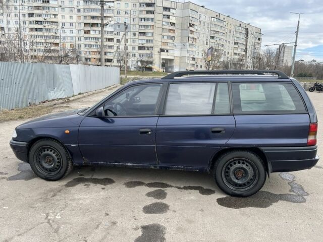 Синий Опель Астра, объемом двигателя 1.6 л и пробегом 350 тыс. км за 1700 $, фото 2 на Automoto.ua