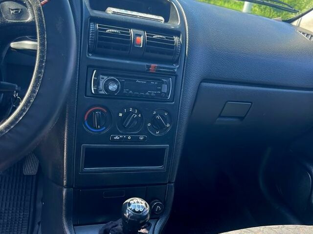 Синий Опель Астра, объемом двигателя 1.6 л и пробегом 303 тыс. км за 2900 $, фото 5 на Automoto.ua