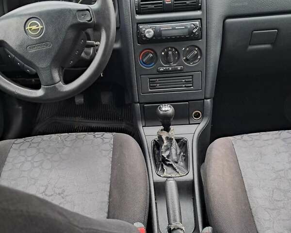 Синий Опель Астра, объемом двигателя 1.6 л и пробегом 330 тыс. км за 1950 $, фото 2 на Automoto.ua