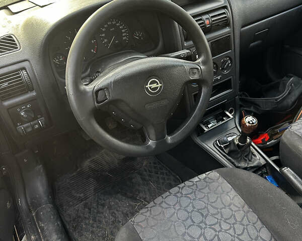 Синий Опель Астра, объемом двигателя 2 л и пробегом 300 тыс. км за 1650 $, фото 2 на Automoto.ua