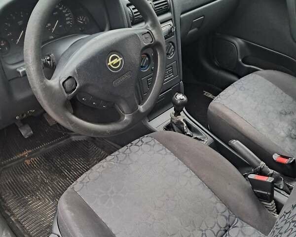 Синий Опель Астра, объемом двигателя 1.6 л и пробегом 330 тыс. км за 1950 $, фото 5 на Automoto.ua