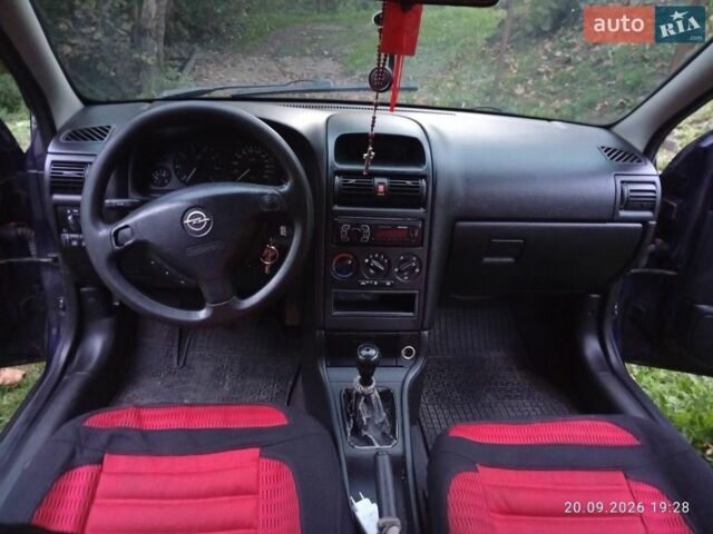 Синий Опель Астра, объемом двигателя 1.6 л и пробегом 270 тыс. км за 2500 $, фото 12 на Automoto.ua