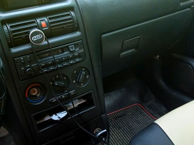 Синий Опель Астра, объемом двигателя 1.7 л и пробегом 200 тыс. км за 2000 $, фото 5 на Automoto.ua