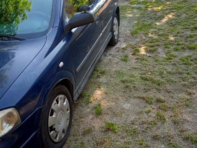 Синий Опель Астра, объемом двигателя 1.7 л и пробегом 200 тыс. км за 2000 $, фото 1 на Automoto.ua