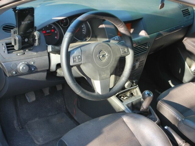 Синий Опель Астра, объемом двигателя 1.7 л и пробегом 375 тыс. км за 4200 $, фото 8 на Automoto.ua