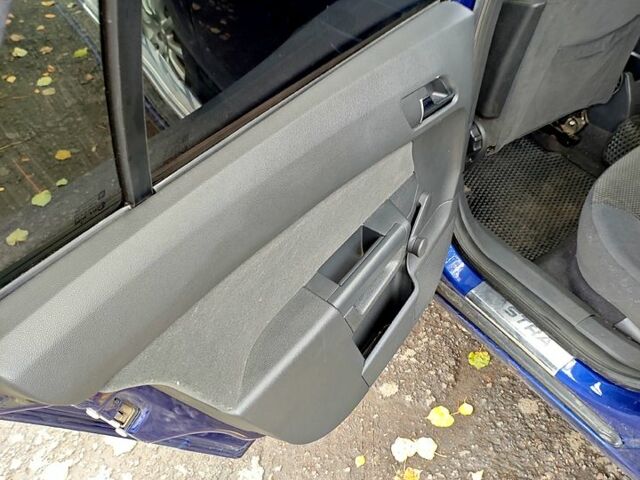 Синий Опель Астра, объемом двигателя 1.8 л и пробегом 275 тыс. км за 4100 $, фото 6 на Automoto.ua