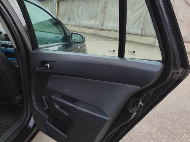 Синий Опель Астра, объемом двигателя 1.7 л и пробегом 339 тыс. км за 4200 $, фото 13 на Automoto.ua