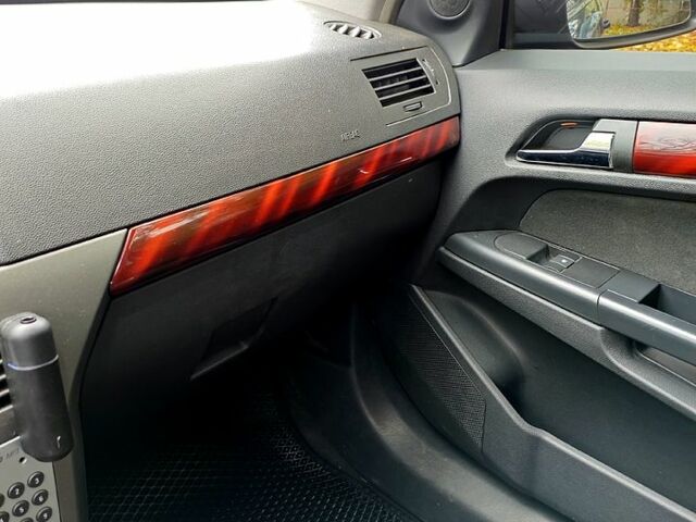 Опель Астра 2005 у Черкасах на Automoto.ua Синій Опель Астра, об'ємом двигуна 1.8 л та пробігом 275 тис. км за 4300 $, фото 1 на Automoto.ua