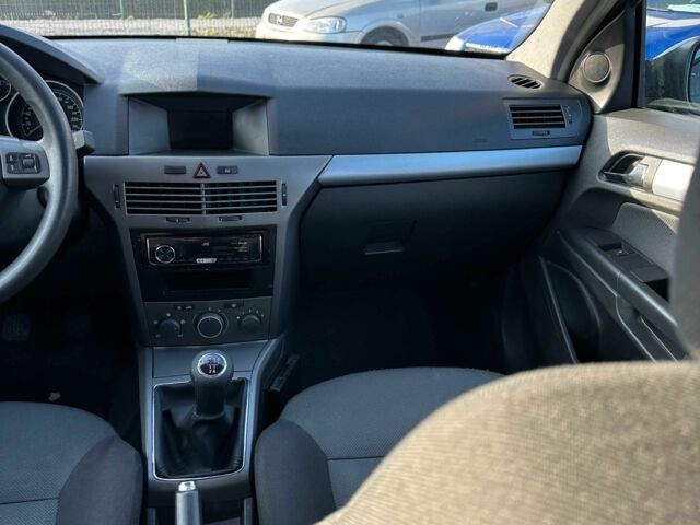 Синий Опель Астра, объемом двигателя 1.6 л и пробегом 217 тыс. км за 5550 $, фото 4 на Automoto.ua